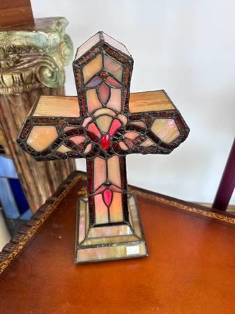 West Saint Paul Antiques - TIFFANY STYLED STAINED GLASS CROSS LAMP - $43