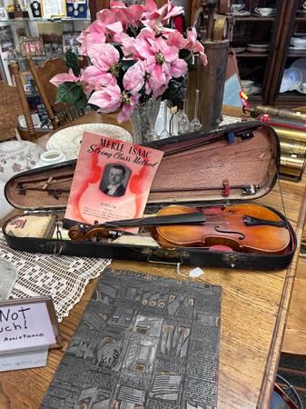 West Saint Paul Antiques - Antonius Stradivarius Cremonenfis Faciebat Anno Violin