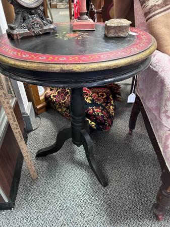West Saint Paul Antiques - SIDE TABLE ROUND HAND PAINTED ANTIQUE
