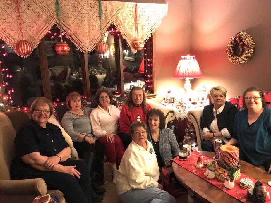 left to right Paula Trasmer Lang, Bonni Quam Saice, Carmen O'Brien Rettke, Sue Berkypile Heck, Donna Merchant Leighton, Linda Wagner Calistro, on the floor Joan Hill Duoss and Mary Earley Oliver...