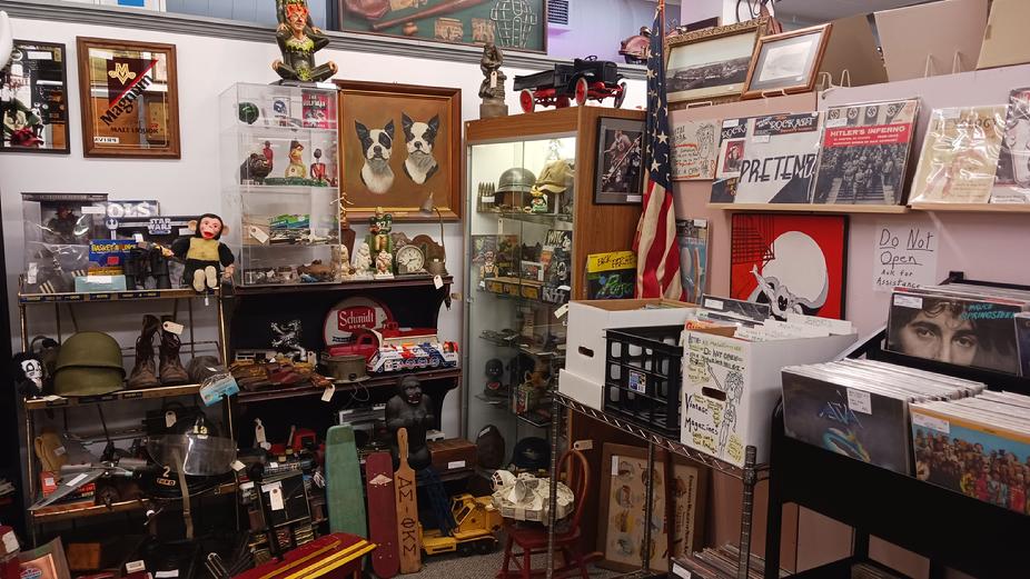 Metal Mike's Antique & Collectibles Booth